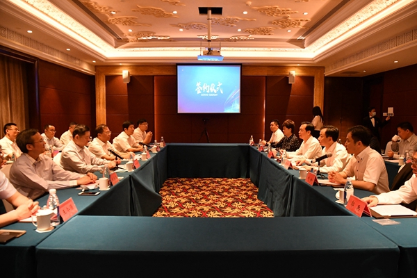 市中區(qū)政府、中國(guó)鐵塔山東省分公司、山東三箭集團(tuán)舉行項(xiàng)目合作簽約儀式